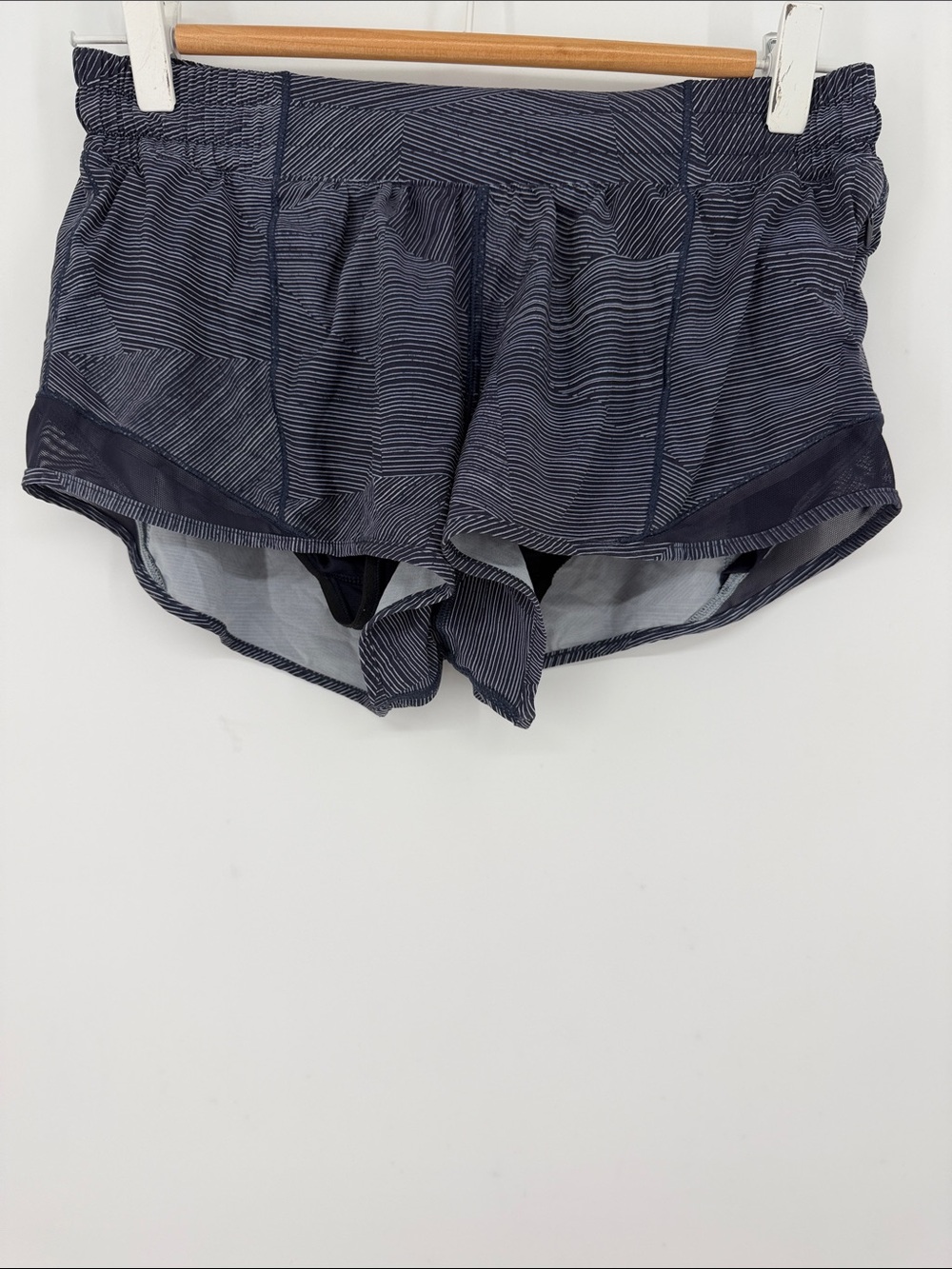 Lululemon Speed Shorts 2.5” Size 6 Navy Geometric Stripe Running Athletic